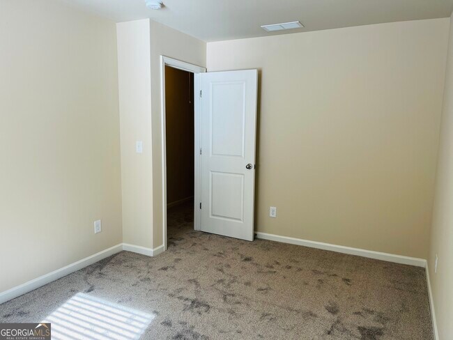 Building Photo - 261 Stillwood Dr