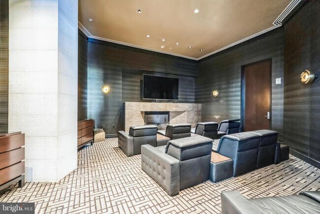 Building Photo - 1414 S Penn Square