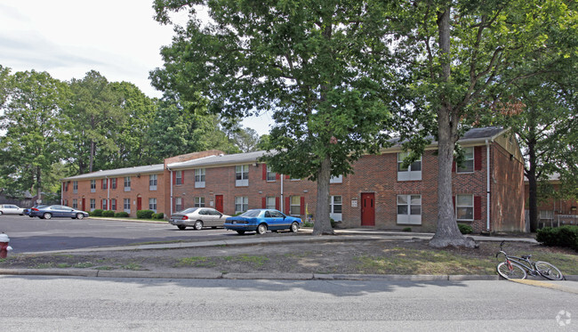 Primary Photo - Aqueduct Apartments