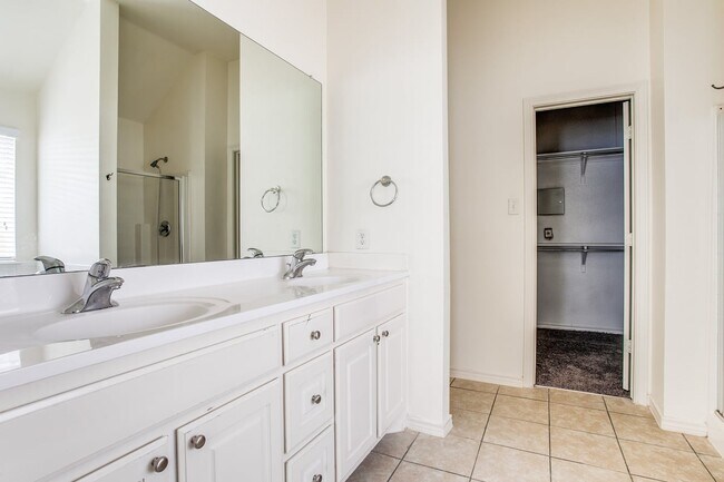 Building Photo - 7740 Summerbrook Cir