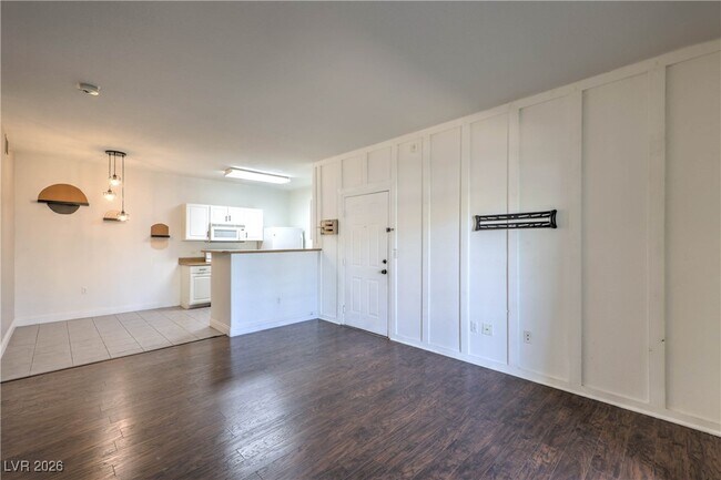 Building Photo - 8250 N Grand Canyon Dr