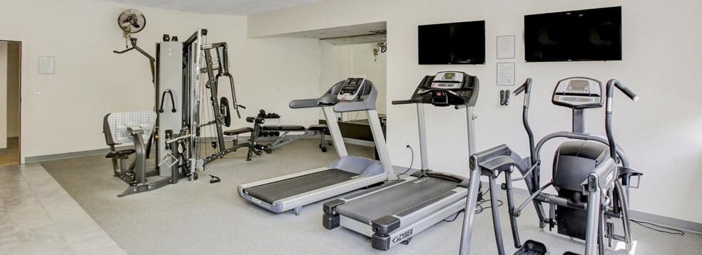 Building Photo - 1500 SW 5th Ave