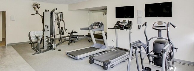 Building Photo - 1500 SW 5th Ave