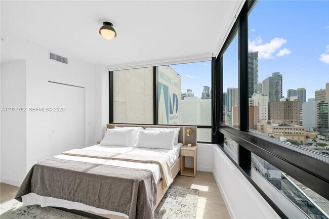 Building Photo - 225 N Miami Ave