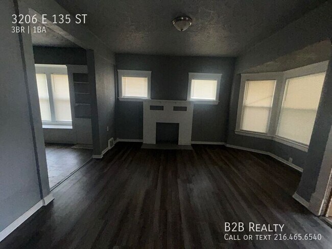 Building Photo - 3206 E 135th St