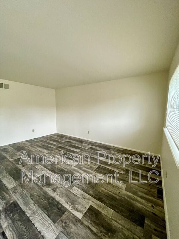 Building Photo - P2-1Q- 1585 S. 67th E. Ave