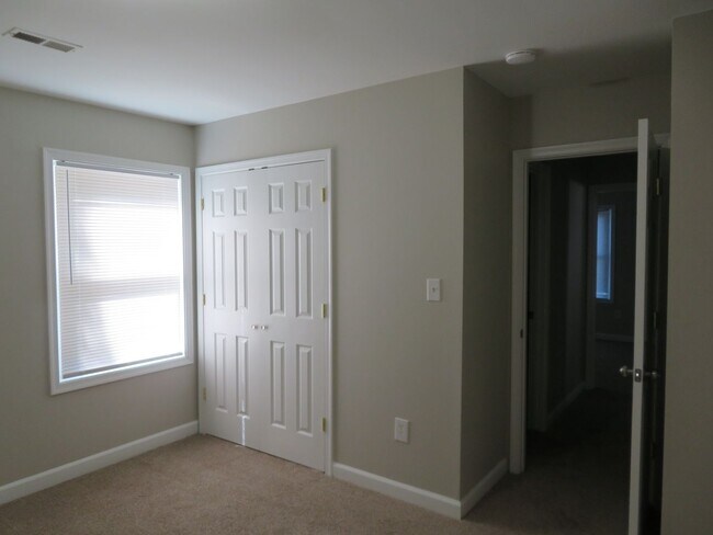 Building Photo - Duplex-N. Dinwiddie