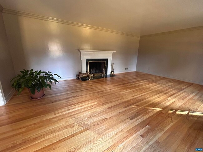 Building Photo - 214 Montvue Dr