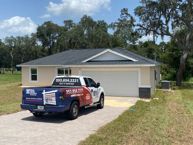 Building Photo - 130 Oak Cir
