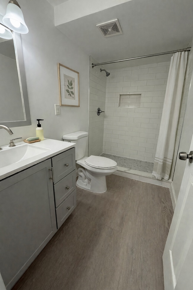 Building Photo - 336 W 18th St