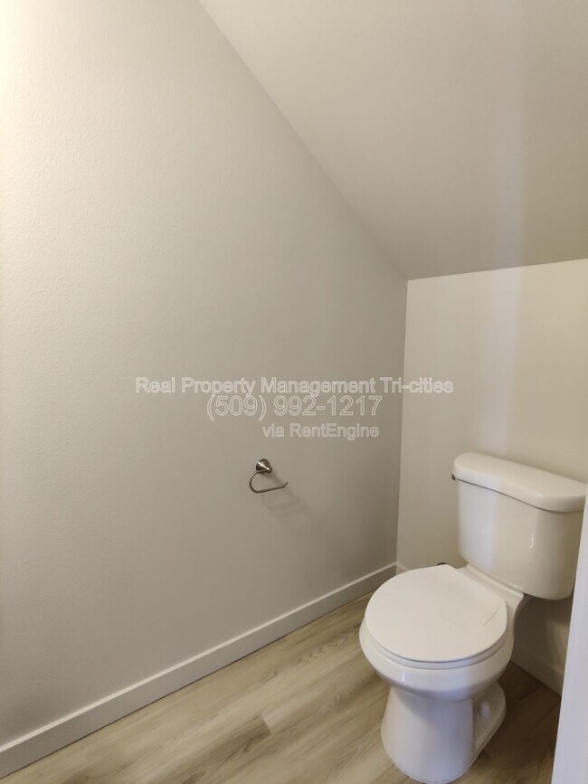 Building Photo - 3918 W 5th Pl