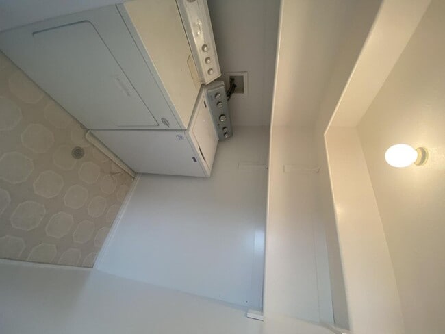 Building Photo - 168 Coventry Pl