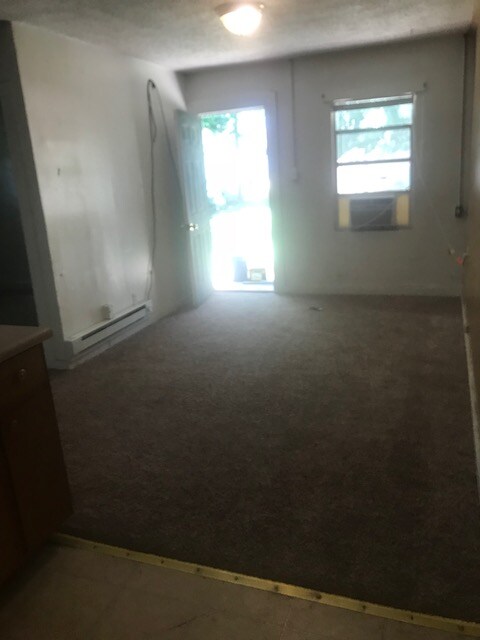 Building Photo - 103 S SADDLER St