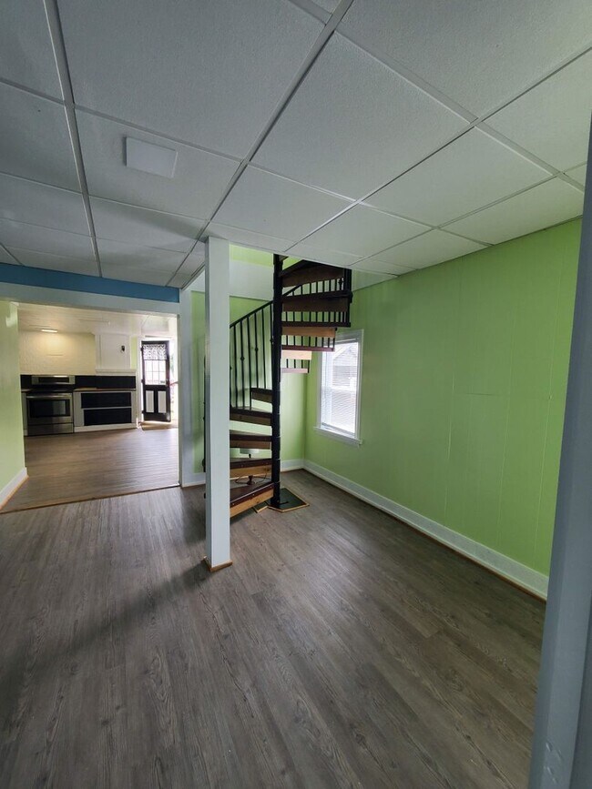 Building Photo - Utilities Included!!!!