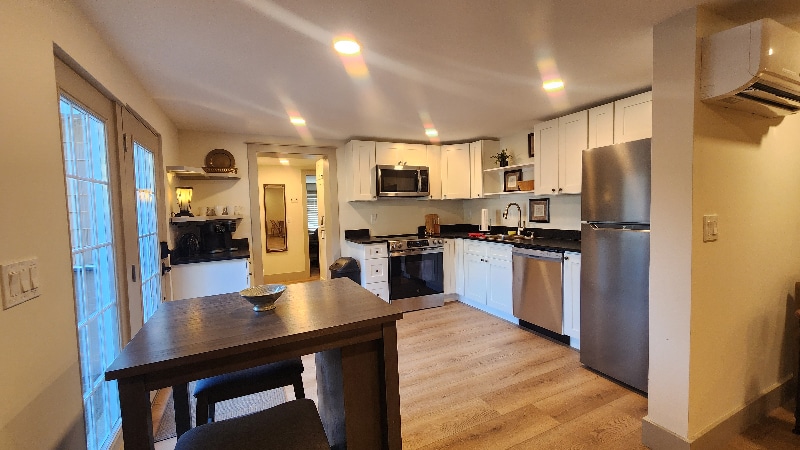 Building Photo - 1704 S Forest Dr