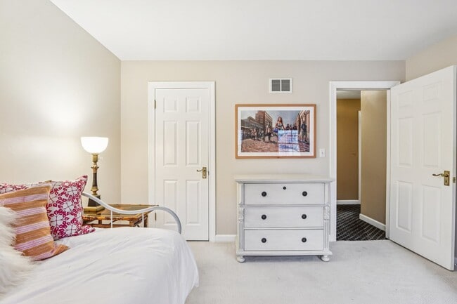 Building Photo - 19 Landmark St