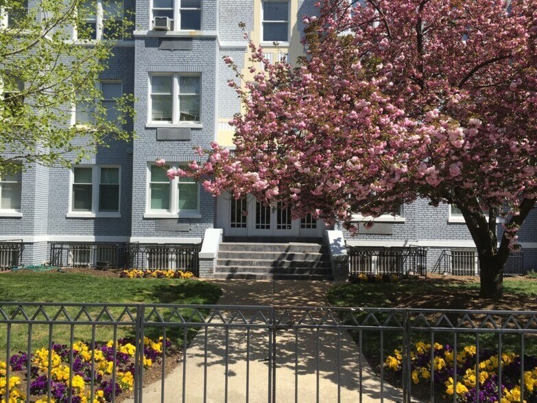 Building Photo - 1901 16th St NW