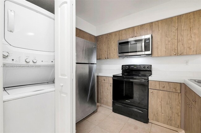 Building Photo - 15575 Miami Lakeway N