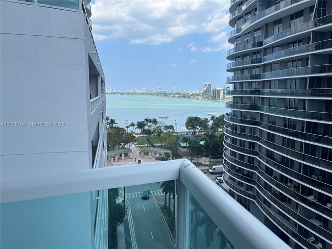 Building Photo - 1800 N Bayshore Dr