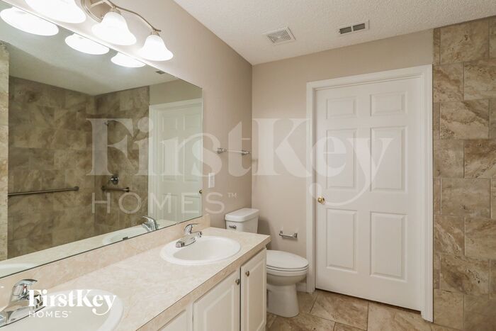Building Photo - 2047 Eclipse Dr