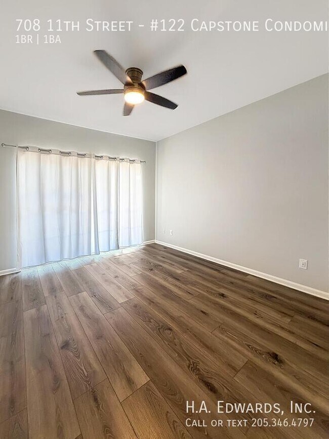 Building Photo - 708 11th St