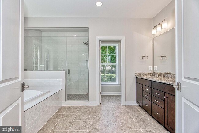 Building Photo - 3100 Greenway Blvd