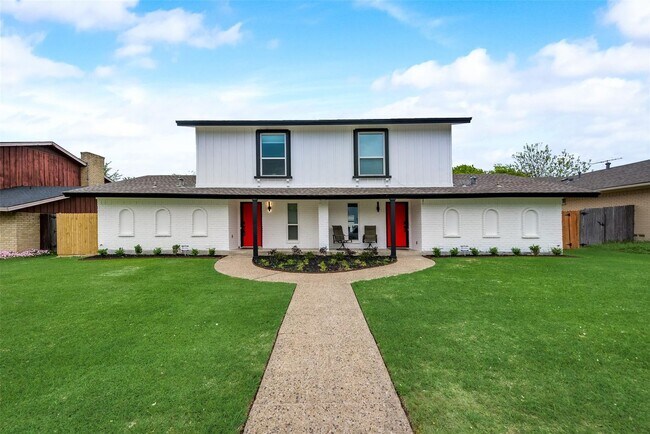 Building Photo - 15819 El Estado Dr