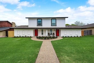Building Photo - 3 Bedroom 2 Bathroom 2 Car Garage Duplex i...