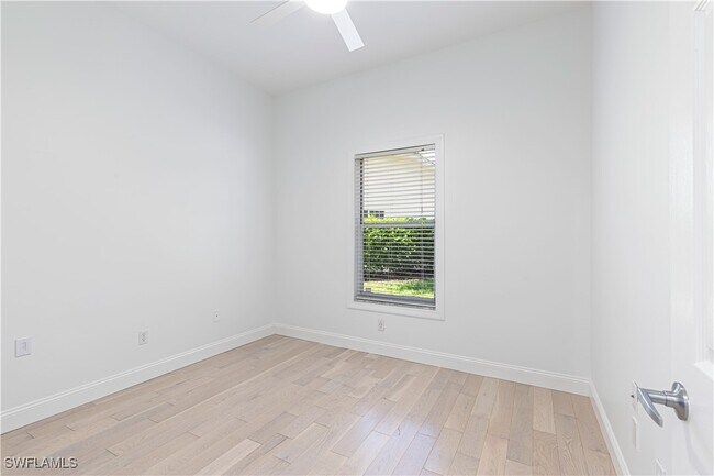 Building Photo - 7106 Lone Oak Blvd
