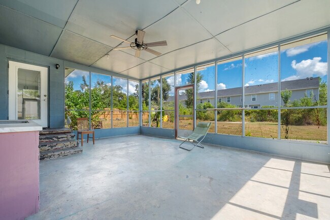 Building Photo - 218 Cactus St