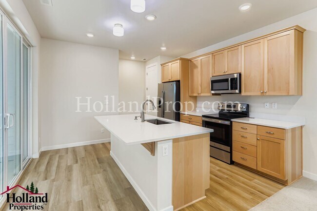 Building Photo - **SPECIAL OFFER $400.00 OFF FIRST MONTH RE...