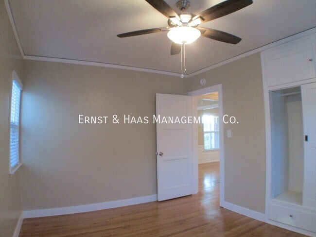 Building Photo - 215 E Scott St