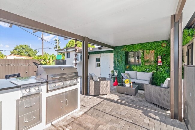 Building Photo - 830 SW 93rd Ave