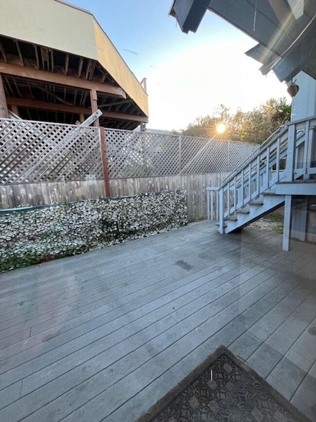 Building Photo - 1618 Square Foot Tri-Level Home in Cayucos with Ocean Views