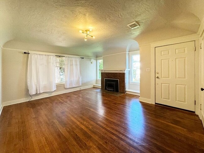 Building Photo - 1100 W 4th Ave