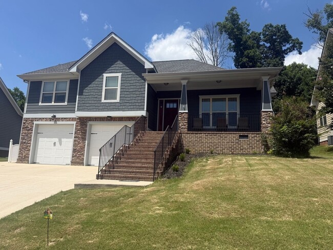Building Photo - Elegant 3-Bedroom Home in Gated Seven Lakes with Community Pool
