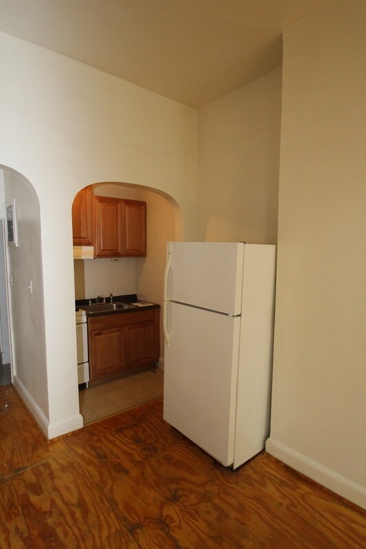 Building Photo - 6 E Preston St