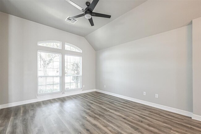 Building Photo - 6215 Suncrest Ct