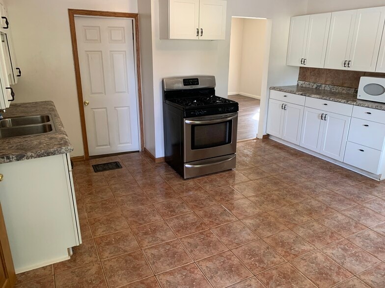 Kitchen - 3508 3rd St NE