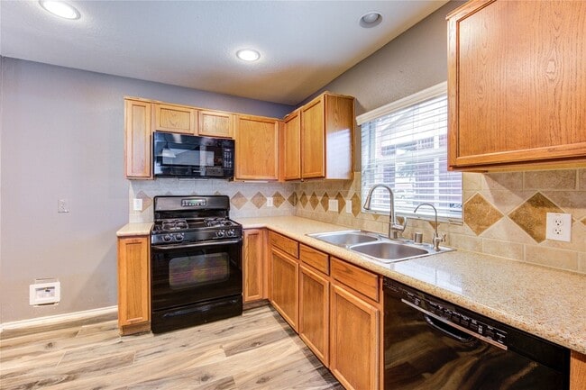 Building Photo - 5711 Kenwood