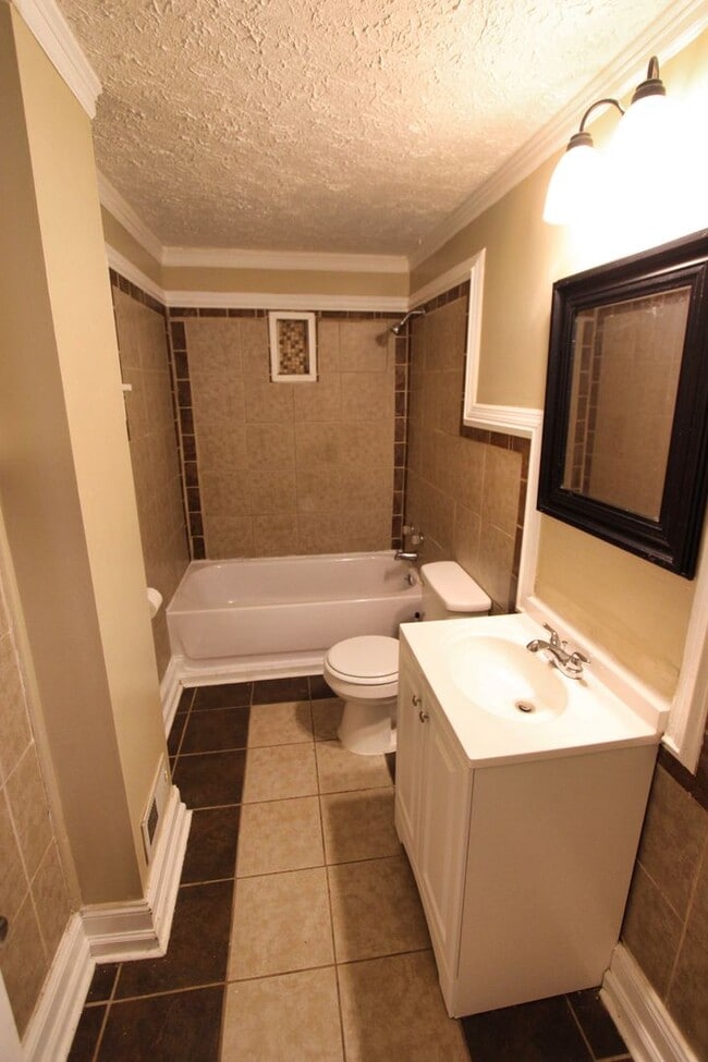 Building Photo - Charming 3 Bed 1 Bath Ranch