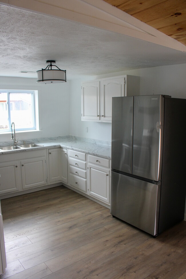 Building Photo - 842 Lloyd Ave