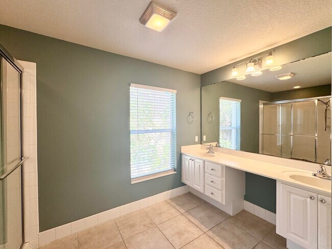 Building Photo - 1056 Pinewood Lake Ct