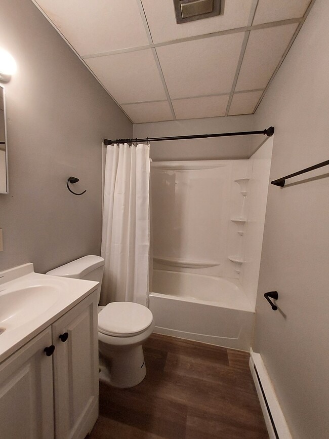 Building Photo - 1252 W Main St