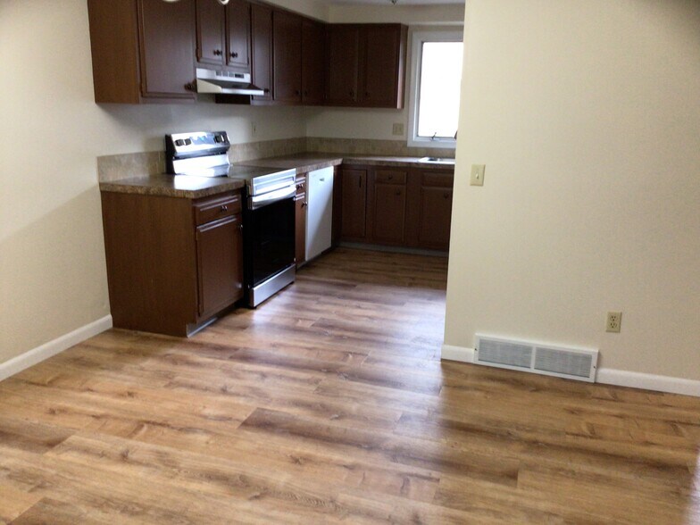 Kitchen - 6300 Portage St NW