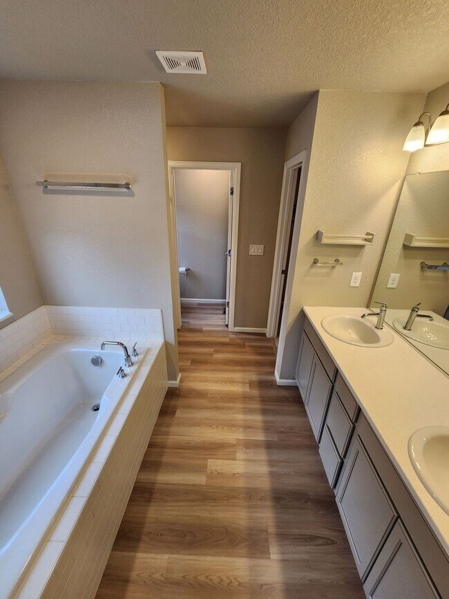 Building Photo - Beautiful Home in Meridian Ranch