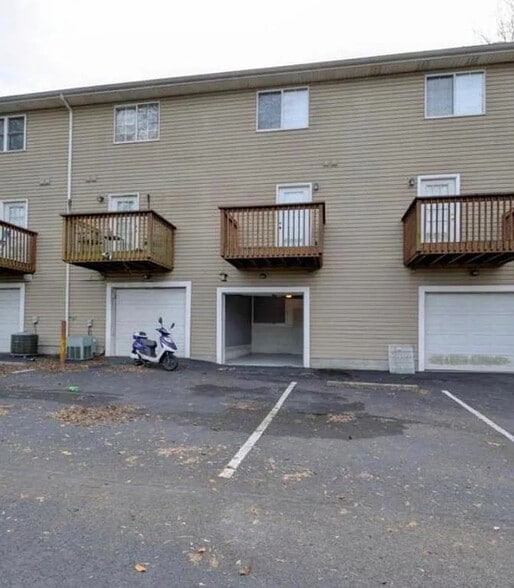 Building Photo - 2845 Jersey Ave