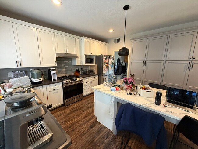 Building Photo - Remodeled 4-Bed Home with Pool in Charming Laguna West, Elk Grove Available now- Photos COMING SOON!