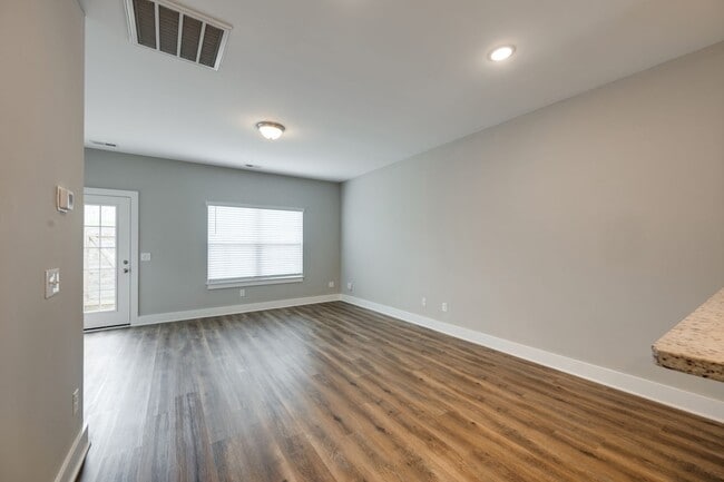 Building Photo - 203 E Frg Ct