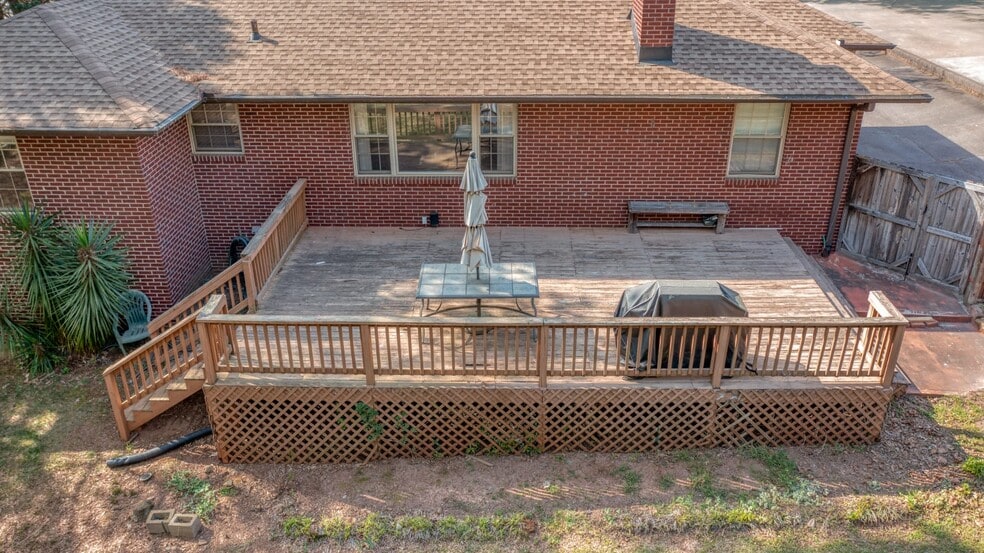 Building Photo - 1416 Hilltop Dr